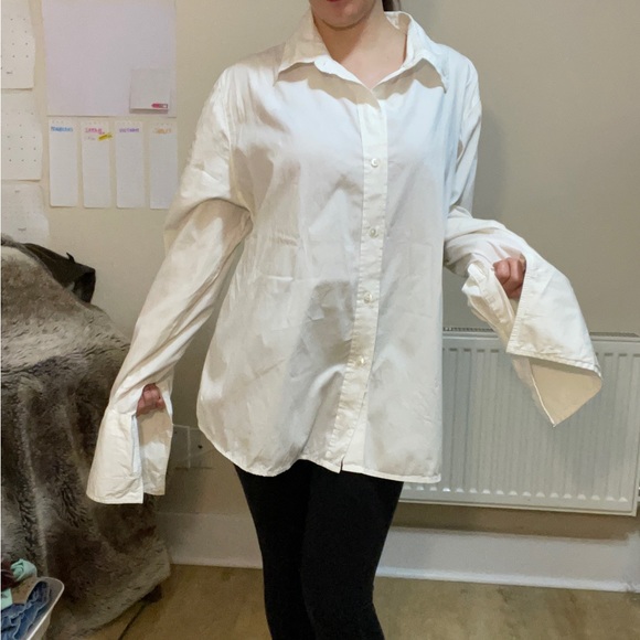 Classic GAP Blouse with Wide Sleeves - Picture 2 of 6